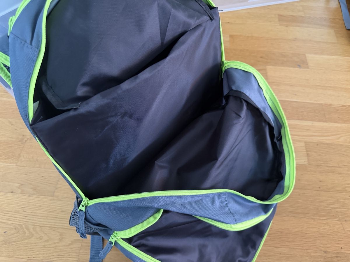 Sacs & sacs à dos: Neuer Schulrucksack mit Regenschutzhülle – Neuf avec emballage d'origine à Bettlach par Tradenet100 5