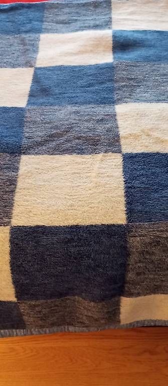 Coperte: Verschiedene warme Kuscheldecken – Usato da Schlieren venduto da cas_yw5s 3