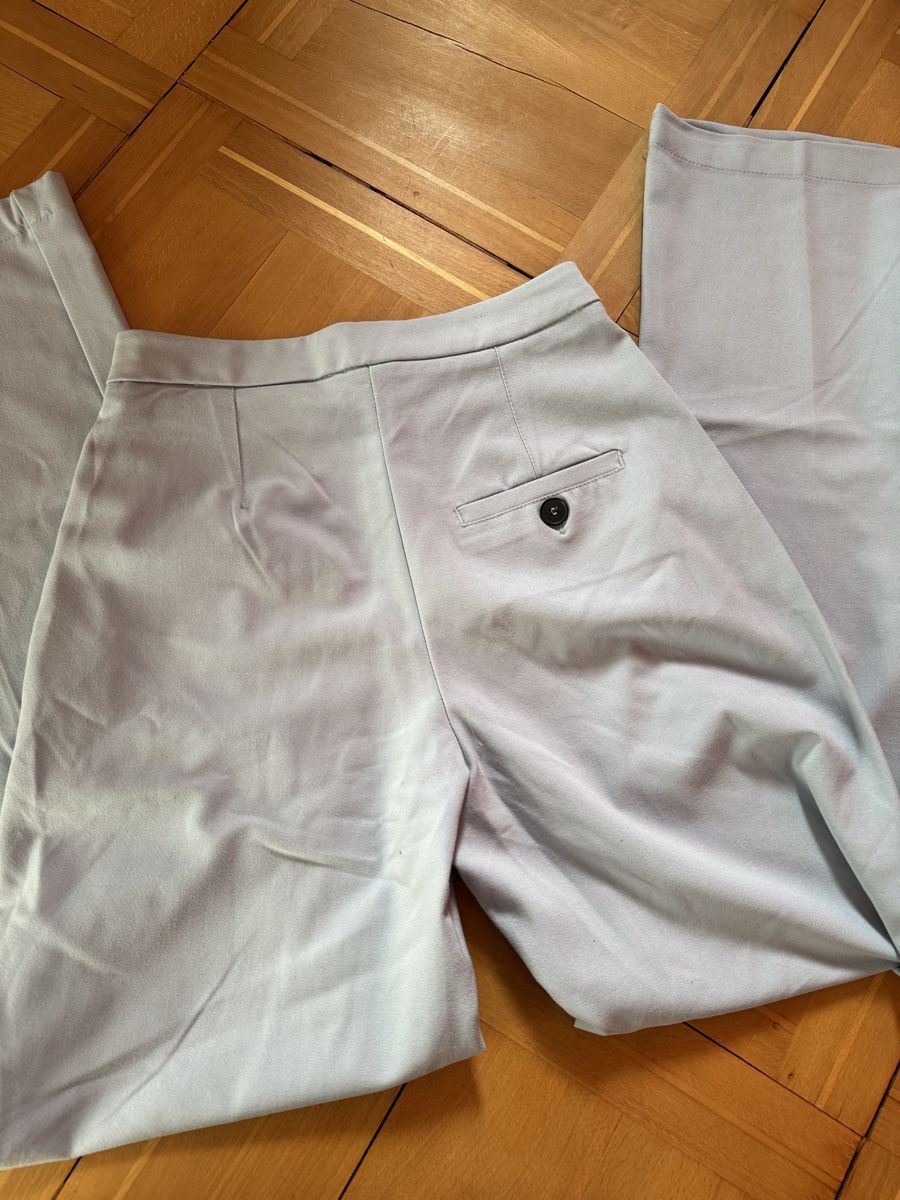 Bershka Pantaloni: Bershka Stoffhose, hellblau, Gr. 36 – Usato da Wittenbach venduto da Apicel 3