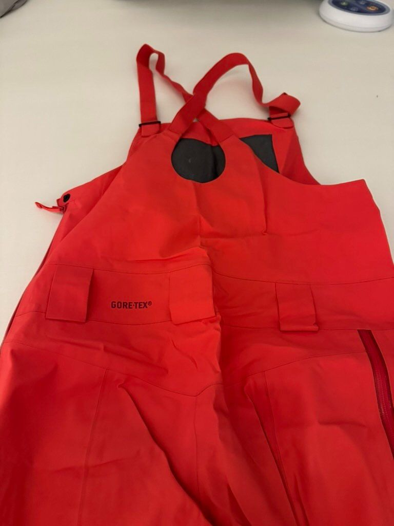Arcteryx Pantaloni: Arcteryx ski pants with bib – Usato da Dallenwil venduto da ZD2019 5