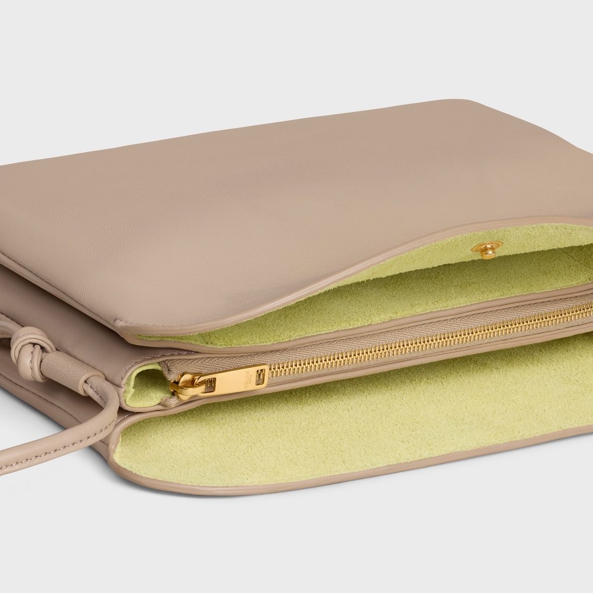 Celine Sacs femmes: CELINE Trio Flap Bag in Smooth Lambskin – Neuf (Voir description) à Dübendorf par Pink.Blue 2