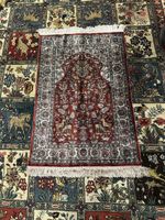 Tapis de prière persan vintage en soie naturel-  état moyen