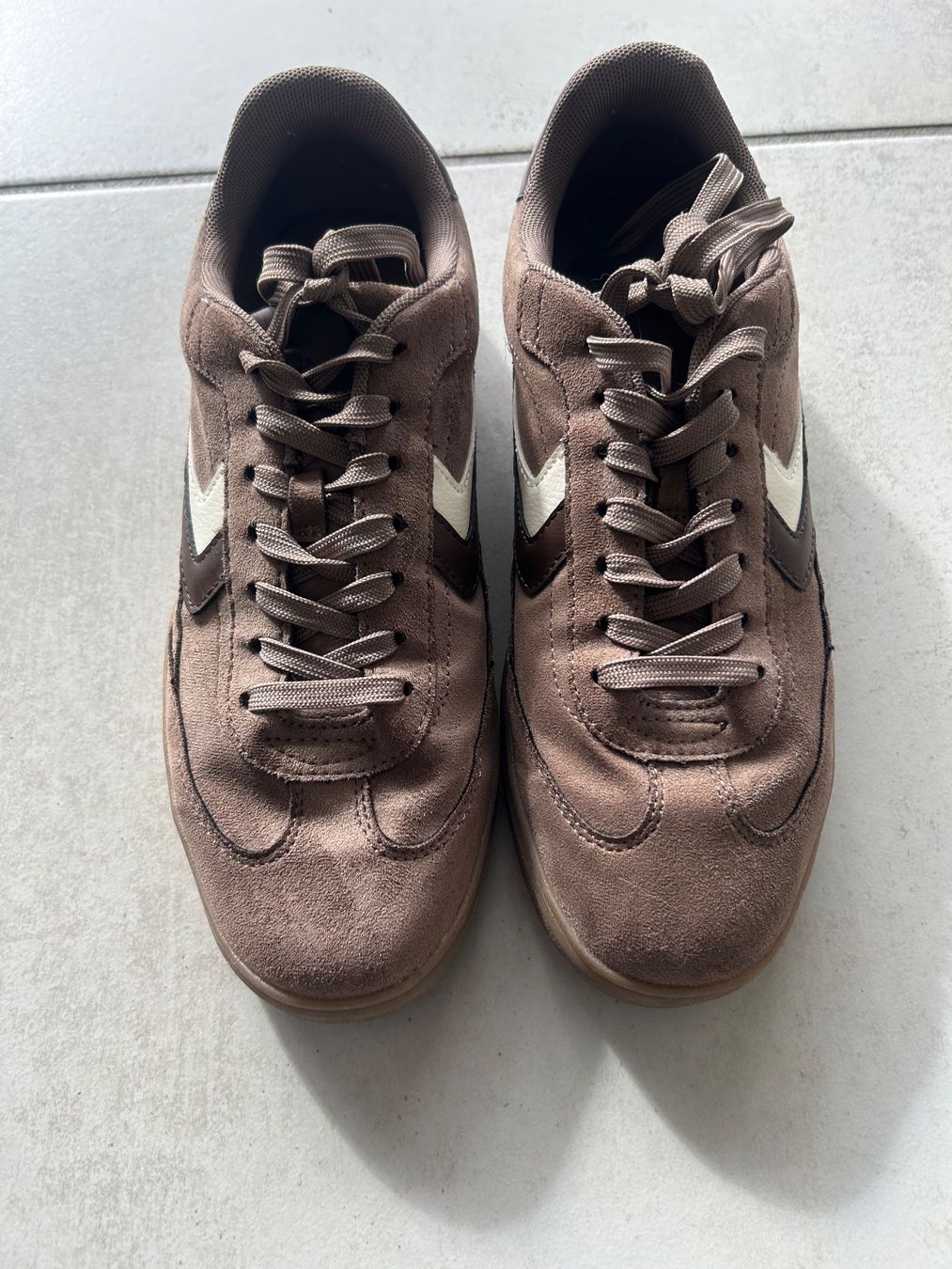 Scarpe da donna: Paire de basket Bershka – Usato da Courrendlin venduto da loko2910 1