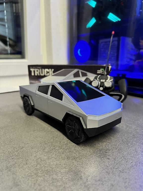 Modellini d'auto: Tesla Cybertruck RC Car / Modelauto – Usato da Möriken AG venduto da E60Veni 4