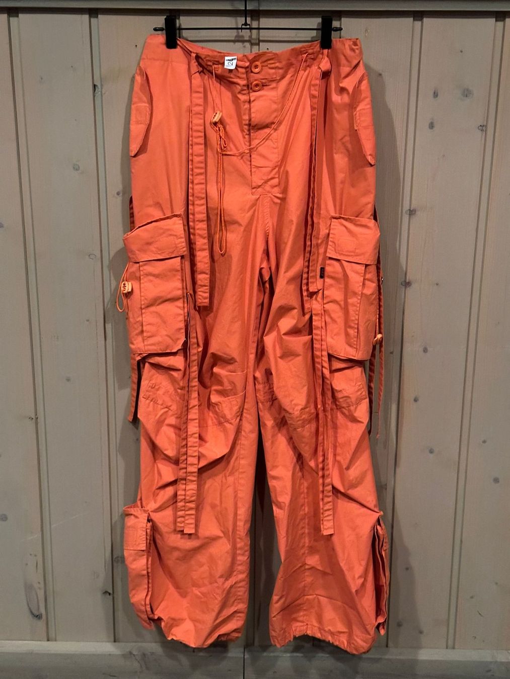Pantalons: Orange Cargo Hose, Y2K Style, Grösse 36 – D'occasion à Marbach SG par fam_8hbc 1