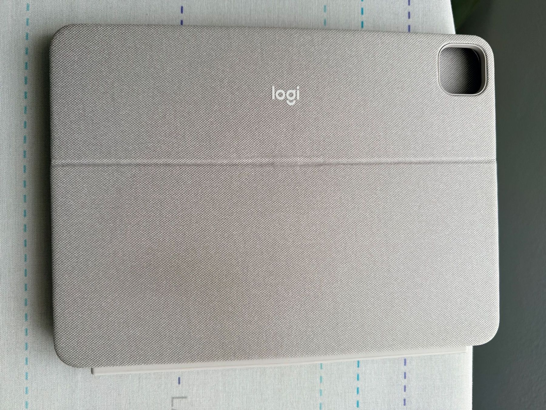 Logitech Tastiere: Logitech Combo Touch iPad Pro 11 + apple pencil – Usato da Giubiasco venduto da nofi85 1