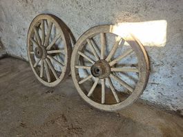 Anciennes roues de char