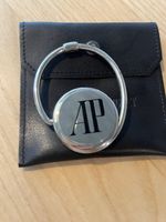 Audemars Piguet Taschen Halter am Tisch