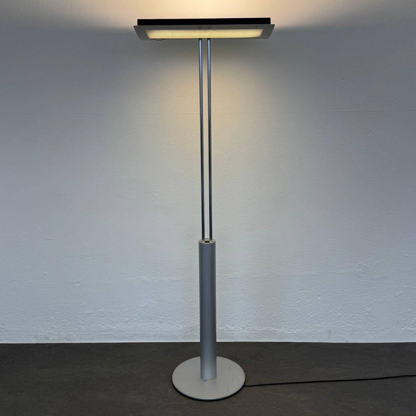Lampade: Regent Pro Smart Stehleuchte – Usato da Schönenwerd venduto da mcofficeshop
