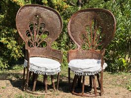 Lot 2 fauteuils "paon" tressés à la main