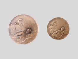 AB 1.- Set von 2 Schwimmer Medaillen, Bronze um 1900