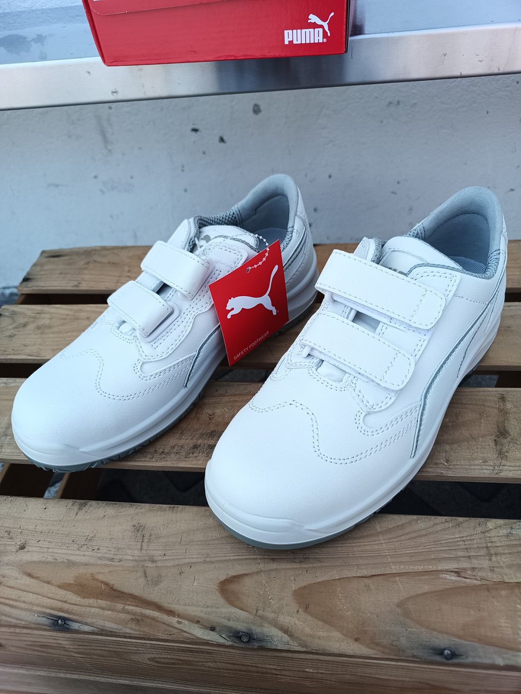 Puma Scarpe da uomo: Puma Sicherheitsschuhe S2 SRC 40 – Nuovo e nell'imballaggio originale da Oberegg venduto da A-Z.Handel.Loehrer