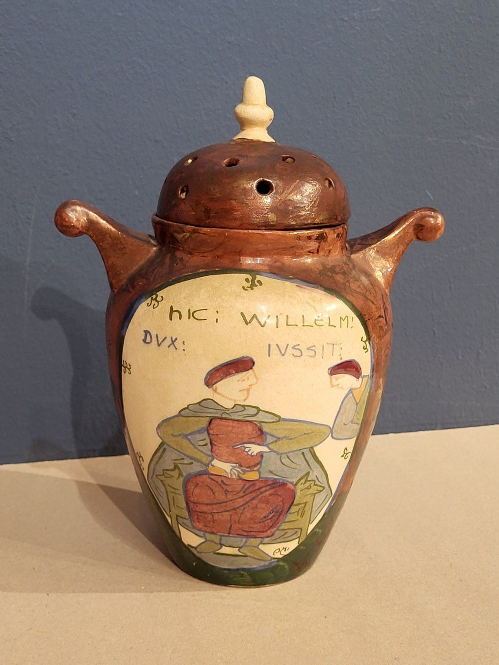 Tutte le decorazioni: Terracotta Dose mit Deckel Dekorativ – Usato da Zürich venduto da BOAC1943