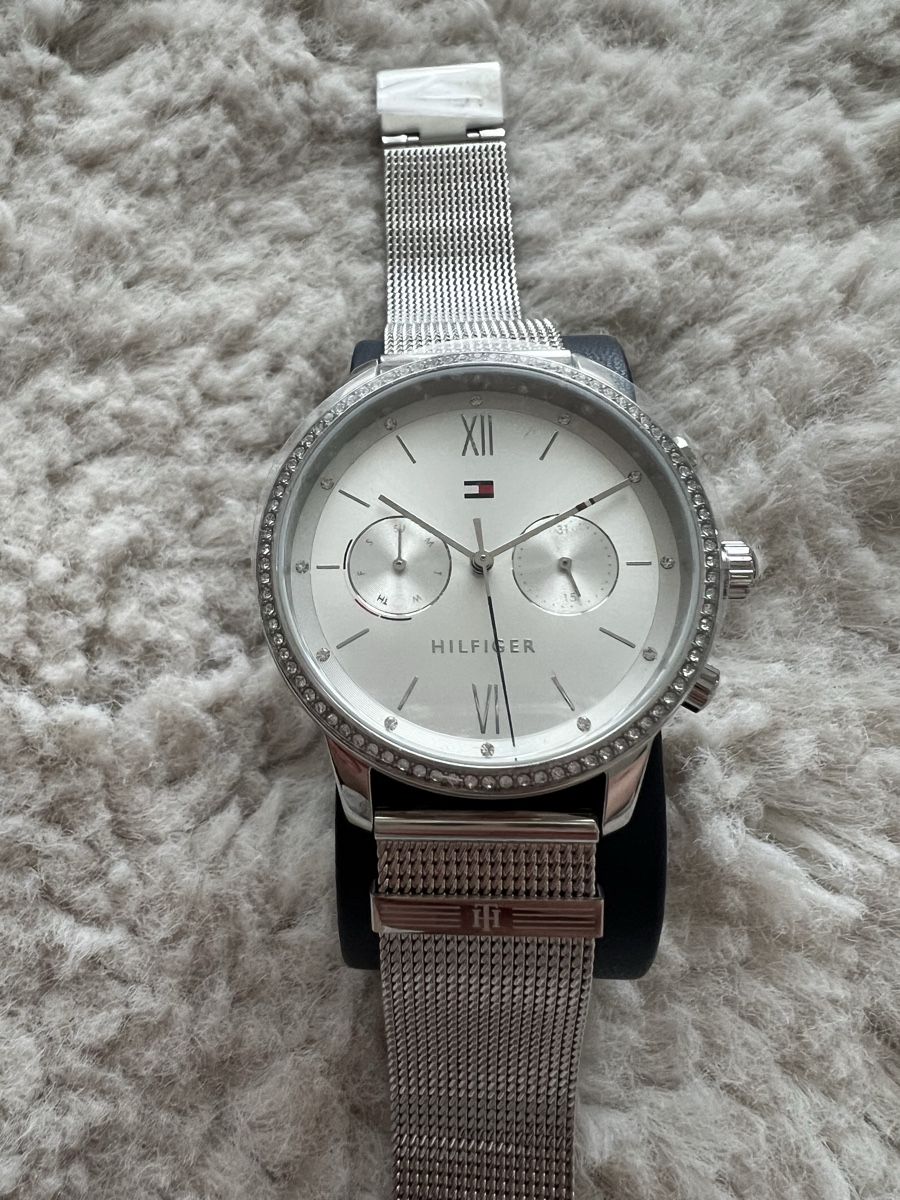 Tommy Hilfiger Armbänder & -reifen: NEU Tommy Hilfiger Damen Uhr Silber Mesh – Neu und originalverpackt aus Basel von Eyla 7