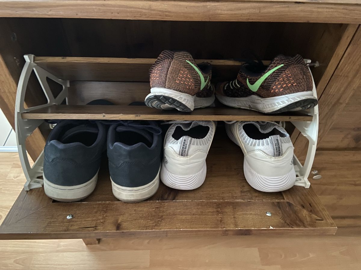 Armadi: GRATIS - 2 Schuhschränke – Usato da Rüti ZH venduto da Avem90 2