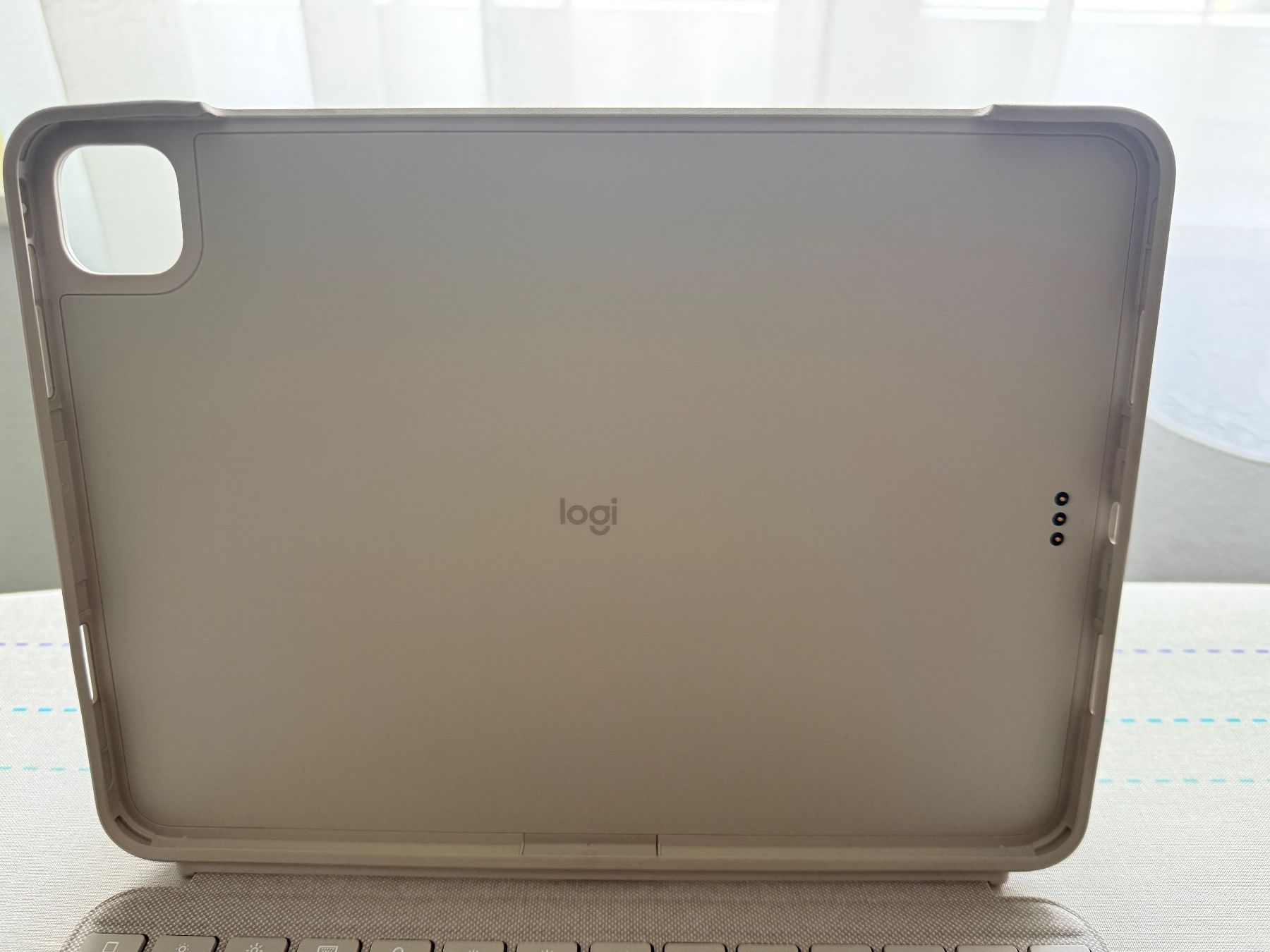 Logitech Tastiere: Logitech Combo Touch iPad Pro 11 + apple pencil – Usato da Giubiasco venduto da nofi85 2