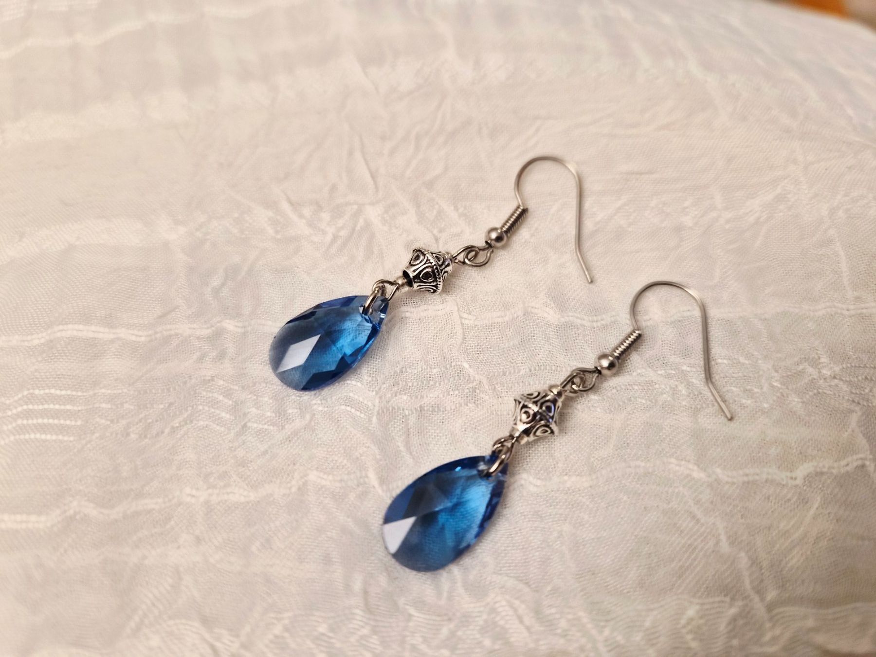 Orecchini pendenti & Orecchini a lobo: Ohrringe aus Glasperlen flach sapphire – Nuovo (secondo la descrizione) da Dietikon venduto da Eleda
