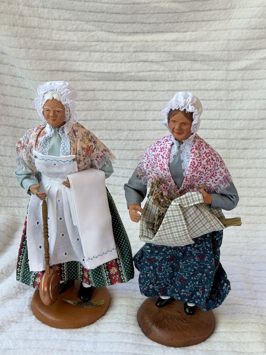 Statuette: Santons / Provence / Waschfrau & Lavendelfrau / ca 27cm hoch – Usato da Wettingen venduto da Mat5430