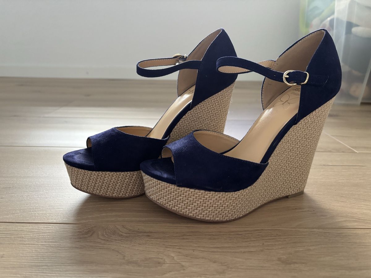 Damenschuhe: Sandales compensées Bata – Gebraucht aus Les Bioux von Tonio9396