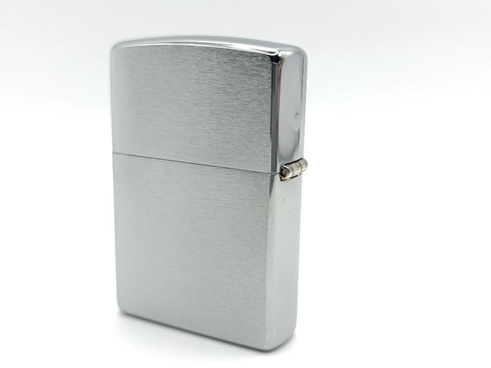 Zippo Feuerzeuge: ZIPPO Kicker Emblem Feuerzeug 2007885 – Neu und originalverpackt aus Ennenda von Benzinflamme 2