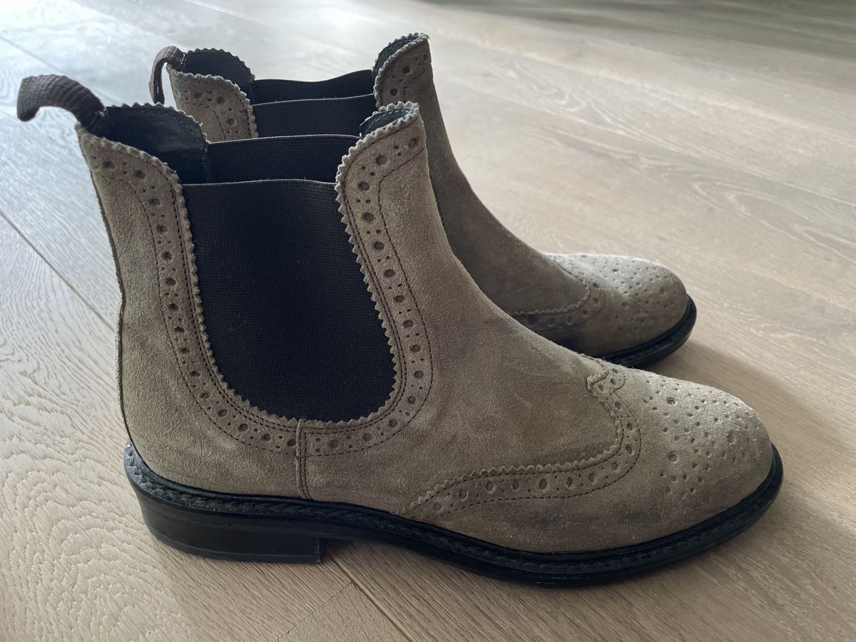 Scarpe da donna: Graue Wildleder-Stiefeletten Grösse 39 – Nuovo (secondo la descrizione) da Uster venduto da fas_q2ft