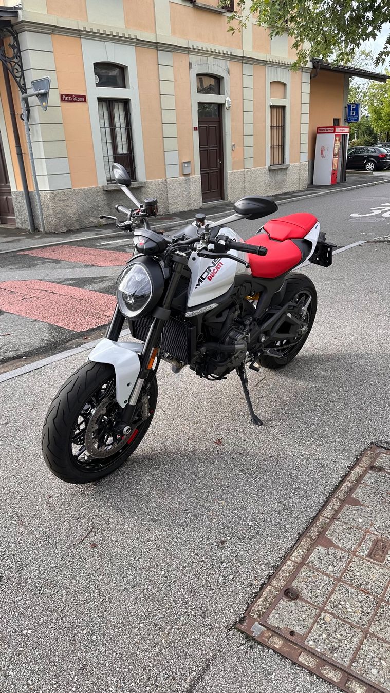Ducati Strada: Ducati monster – Usato da Bioggio venduto da Vespascout