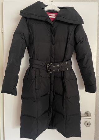 Schwarzer Wintermantel Pinko Grösse IT 40, neuwertig!