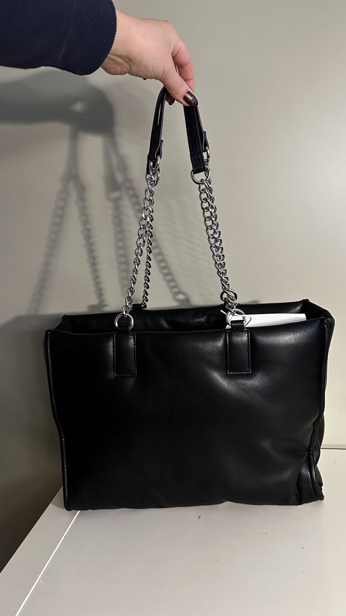 Taschen für Damen: Schwarze Handtasche mit Kette, neuwertig! – Neu (gemäss Beschreibung) aus Winterthur von -BeHappy24- 2