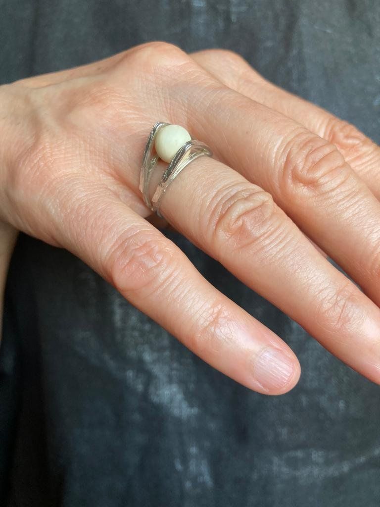 Ringe: Besonderer Silberring mit Kugel aus Bein Feines Design! – Gebraucht aus Luzern von _gluecksfund_ 2