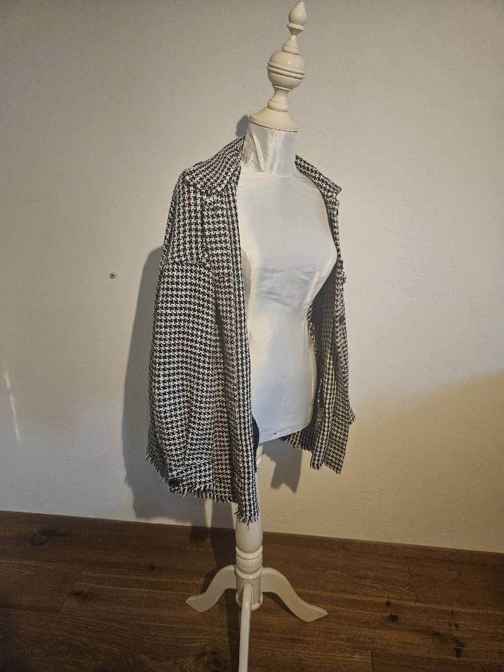 Zara Camicette: Klassischer Bouclé-Blazer, Grösse M, schwarz-weiss – Usato da Bern venduto da TroeS