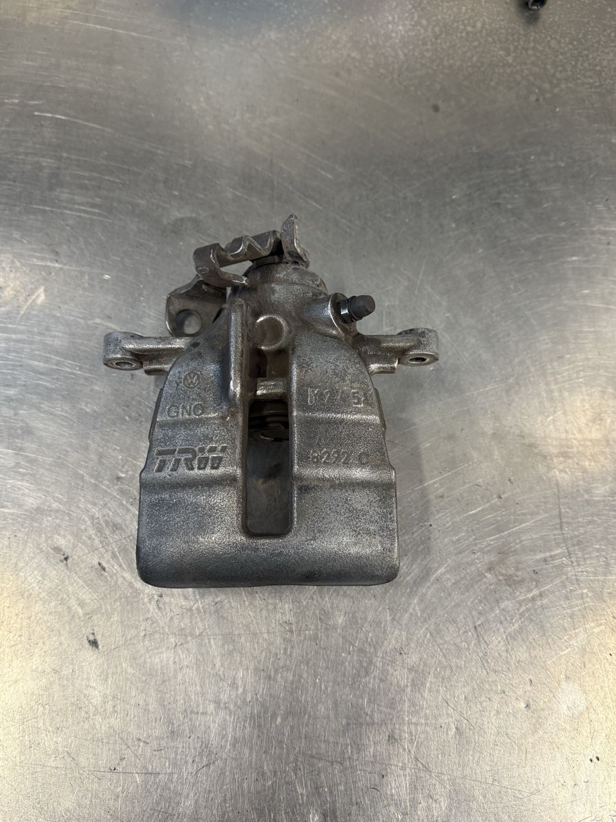 VW Tutti pezzi di ricambio auto: VW Original Bremssattel T5, T6 etc – Usato da Oberhofen Thun'see venduto da jdumont754 2
