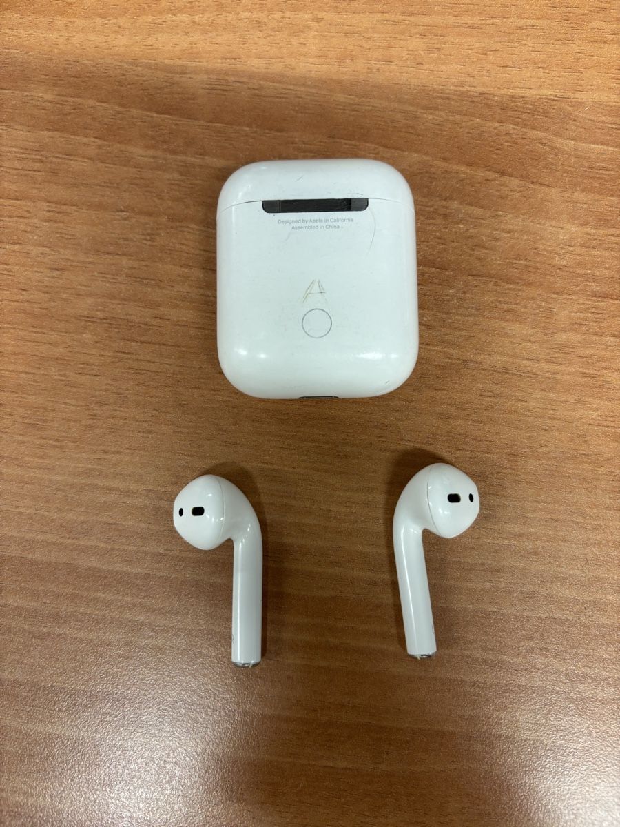 Apple Kopfhörer: AirPods 1 Apple – Gebraucht aus Perly von che_mcr6 1