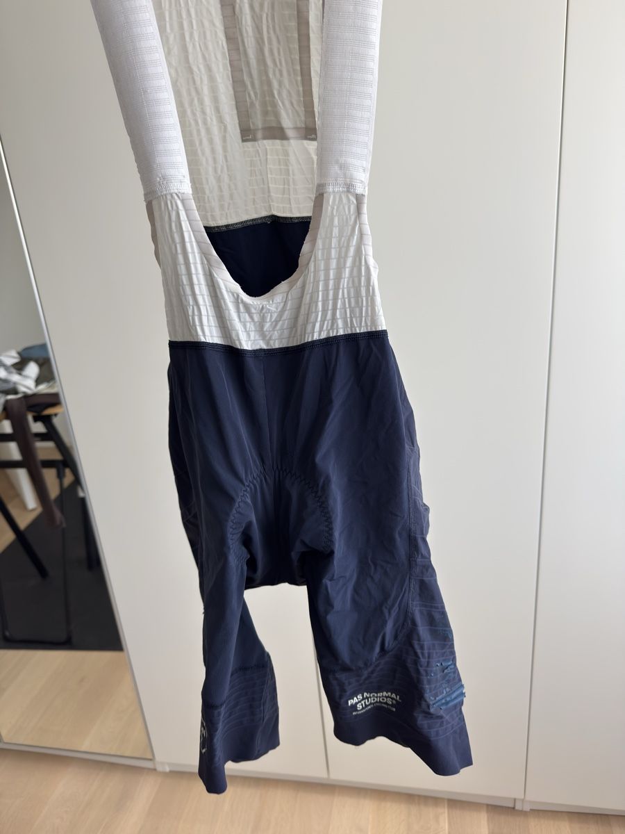 Pas Normal Studios Pantaloni: Trägerhose PAS NORMAL STUDIOS Grösse M Mechanism Pro – Usato da Hombrechtikon venduto da Sven_Gerber