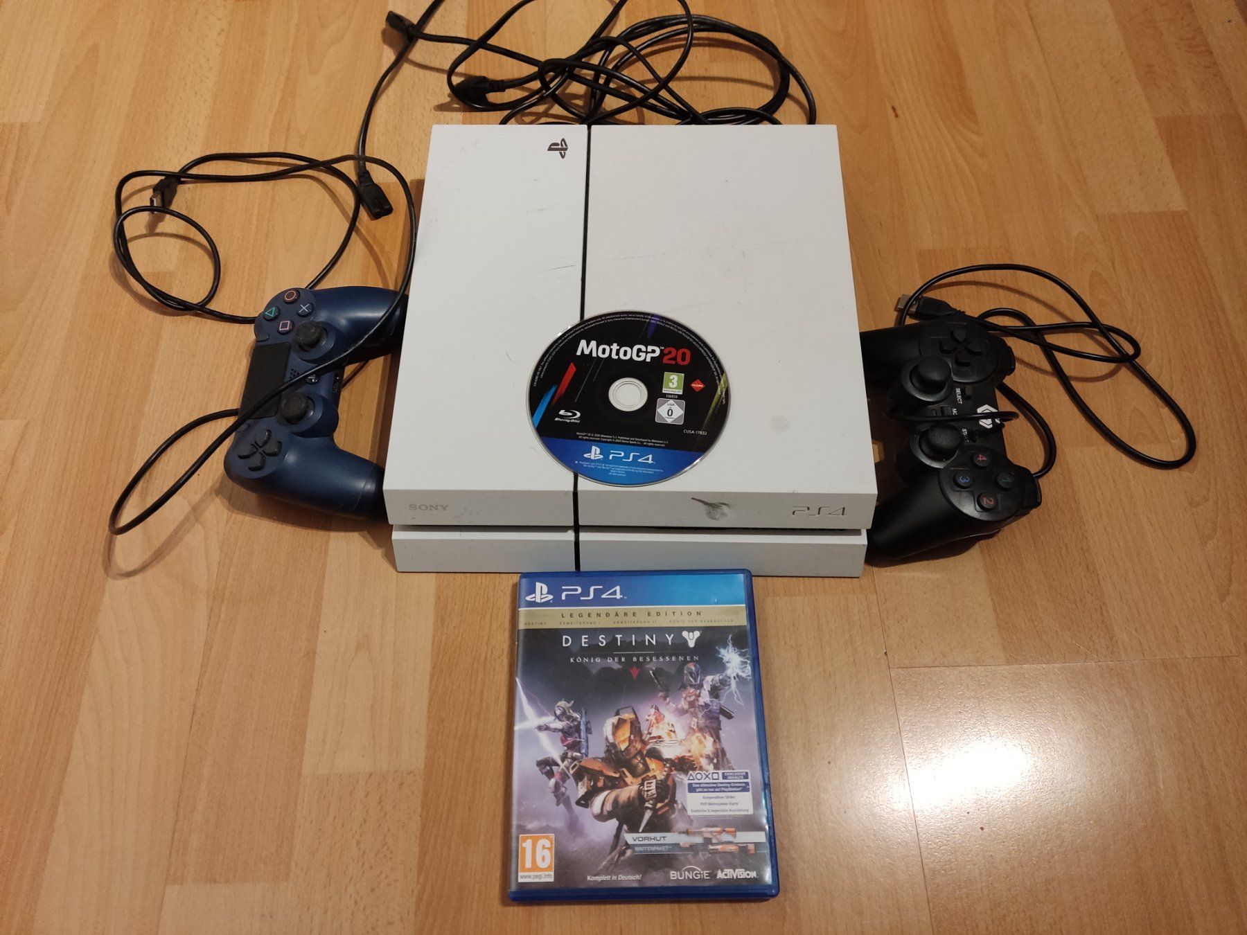 Sony Console: PS4 Playstation 4 mit 2 Games Motogp,Destiny & 2 Controller – Usato da Rorschach venduto da Mr_fairprice