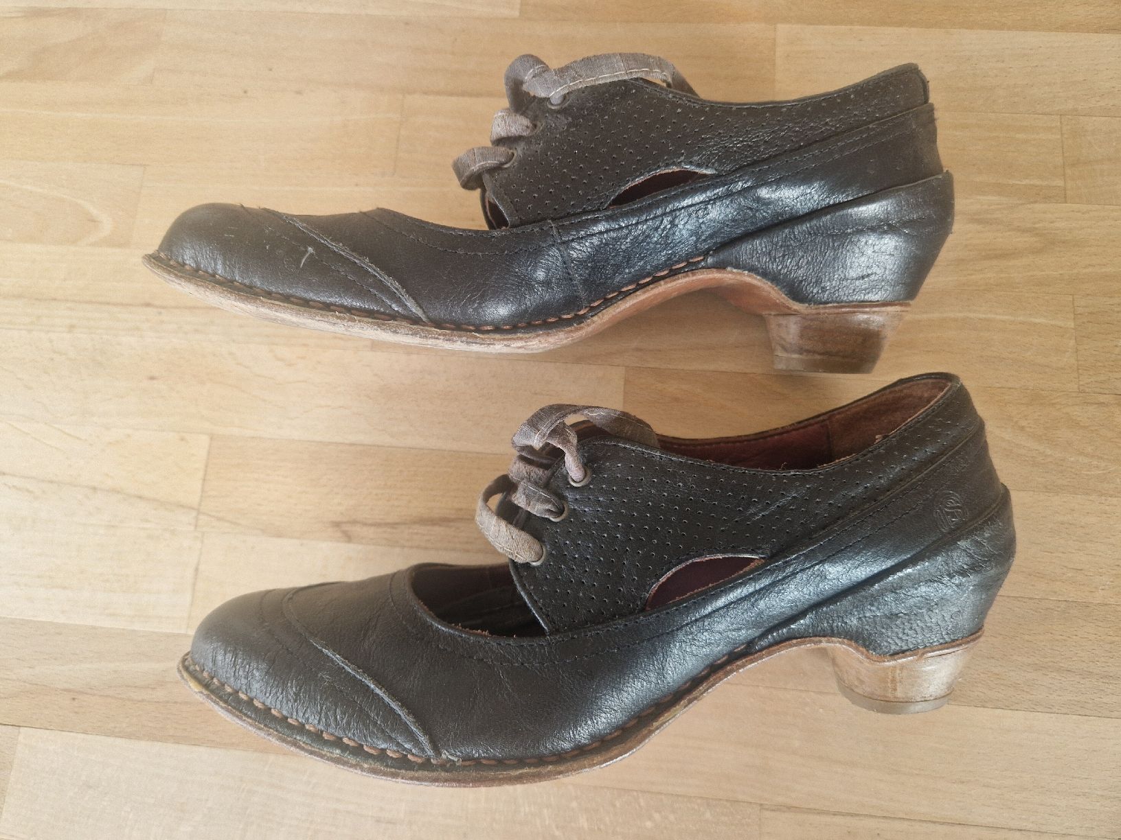 Neosens Scarpe da donna: schwarze Pumps von Neosens 40 – Usato da Wilen (Sarnen) venduto da Ponok 2