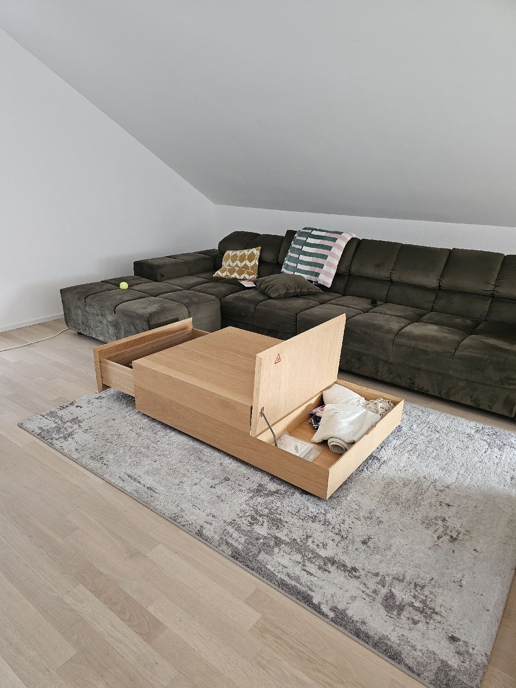 Tische: Couchtisch - Massiv, eiche – Gebraucht aus Zürich von yasemiin 1