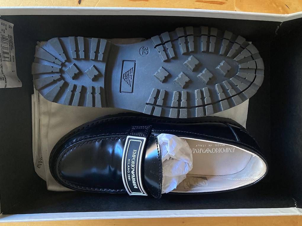 Armani Scarpe per ragazzi: Armani Kinder-Loafer 32, ungetragen – Nuovo e nell'imballaggio originale da zürich venduto da lamatoir