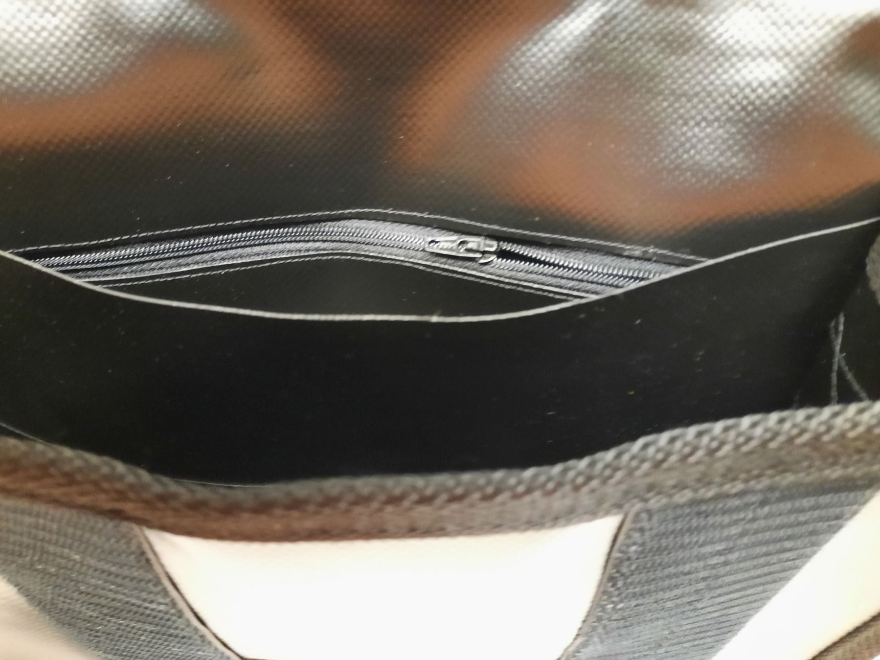 Sacs femmes: Blachenhandtasche neu CHF. 28.00 – Neuf (Voir description) à Spreitenbach par Margot-09 1