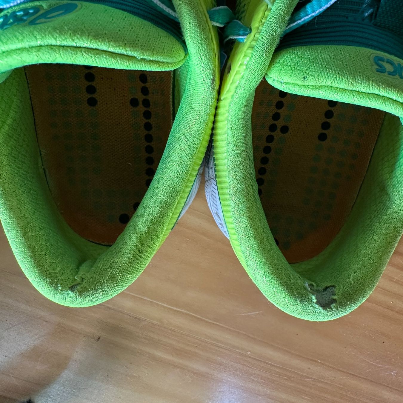 Asics Scarpe da donna: ASICS Laufschuhe Gr. 39.5 – Usato da Tägertschi venduto da TheChange 4