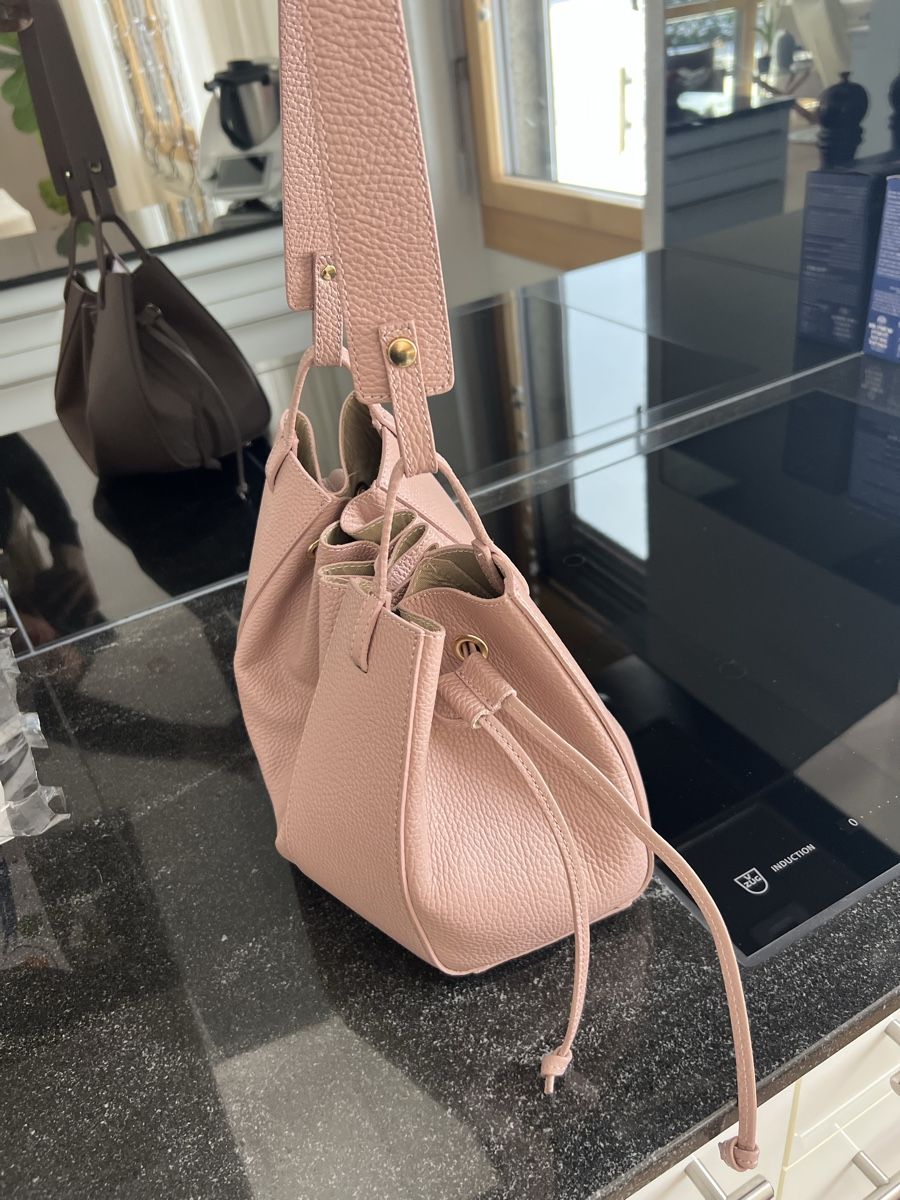 Sacs femmes: Ledertasche altrosa – D'occasion à Aeschi b. Spiez par Spatzumuus1 2