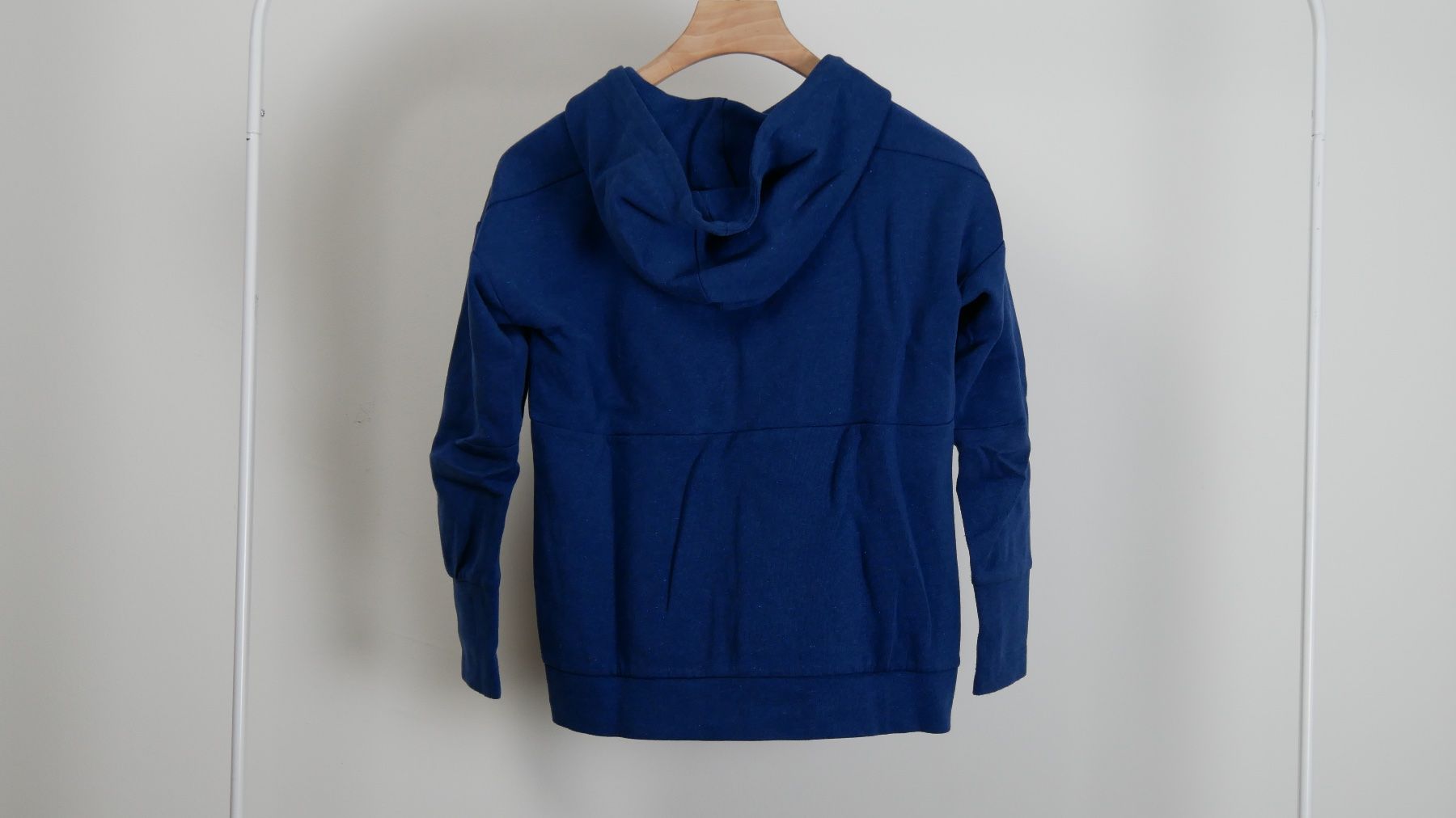 Adidas Pullover & Sweatshirts: Adidas Sweater Pullover Weste navy dunkelblau Kaputzenpulli – Neu (gemäss Beschreibung) aus Zürich von julia_vina 2