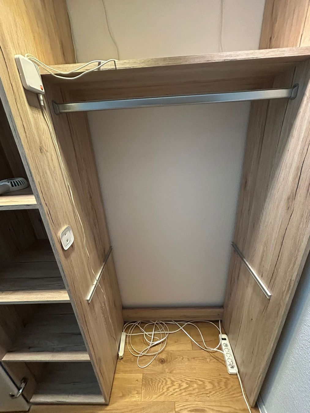 Armoires: Jugendzimmer - begehbarer Eckkleiderschrank – D'occasion à Buochs par sergej047 7