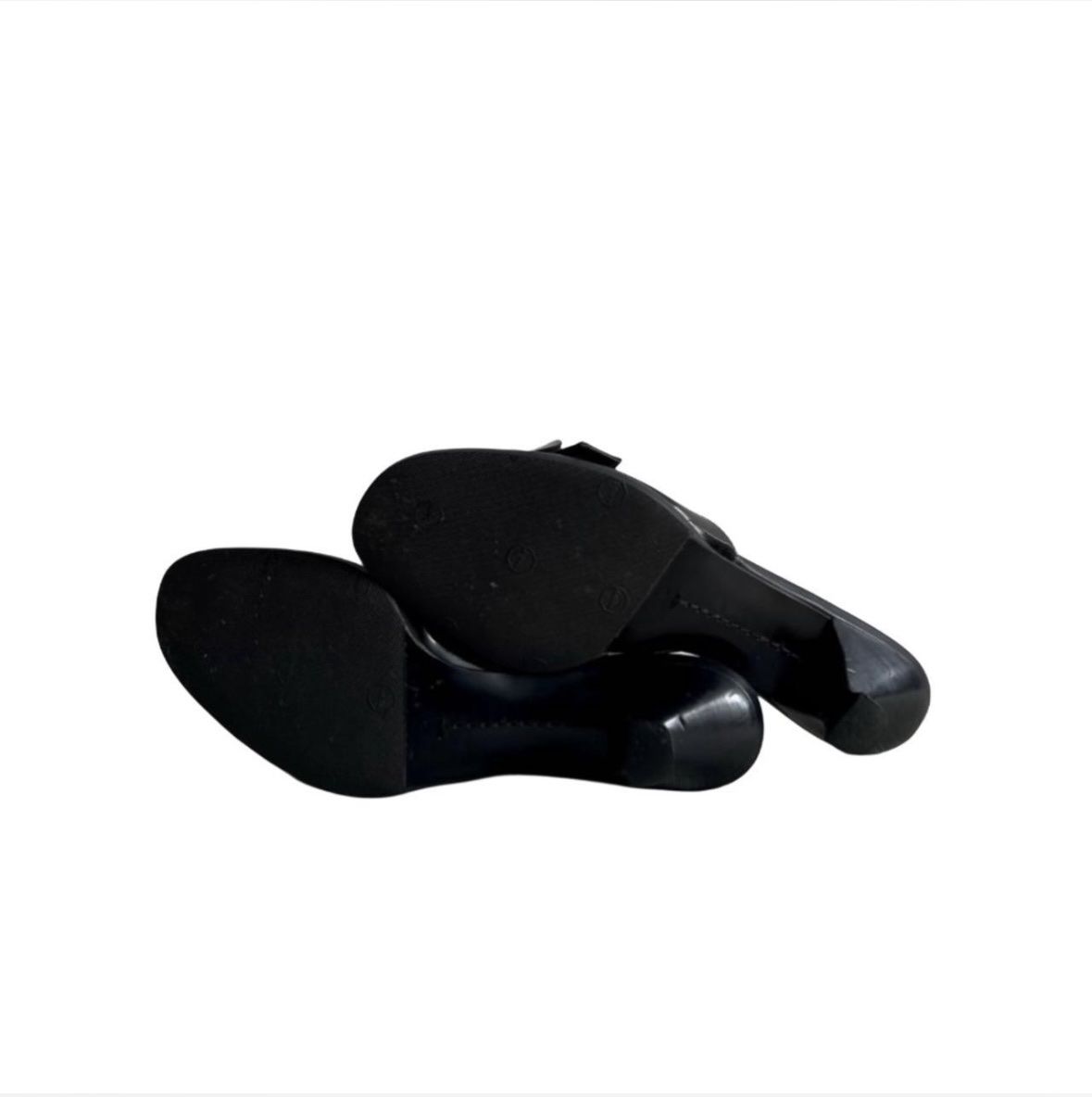 Scarpe da donna: Vintage PRADA black leather mules – Usato da St. Gallen venduto da thevintagera 3