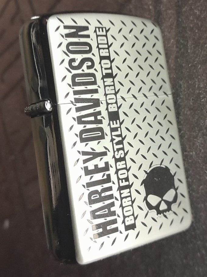 Accendini: Briquet kérosène Harley Davidson Skull – Nuovo e nell'imballaggio originale da Allens venduto da MADE.IN.ROCK.N.ROLL 2