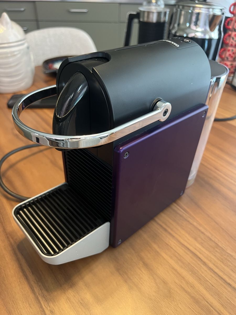 Nespresso Kaffeemaschinen & Espressomaschinen: Nespresso PIXIE - lila Maschine – Gebraucht aus Baar von Lila2006