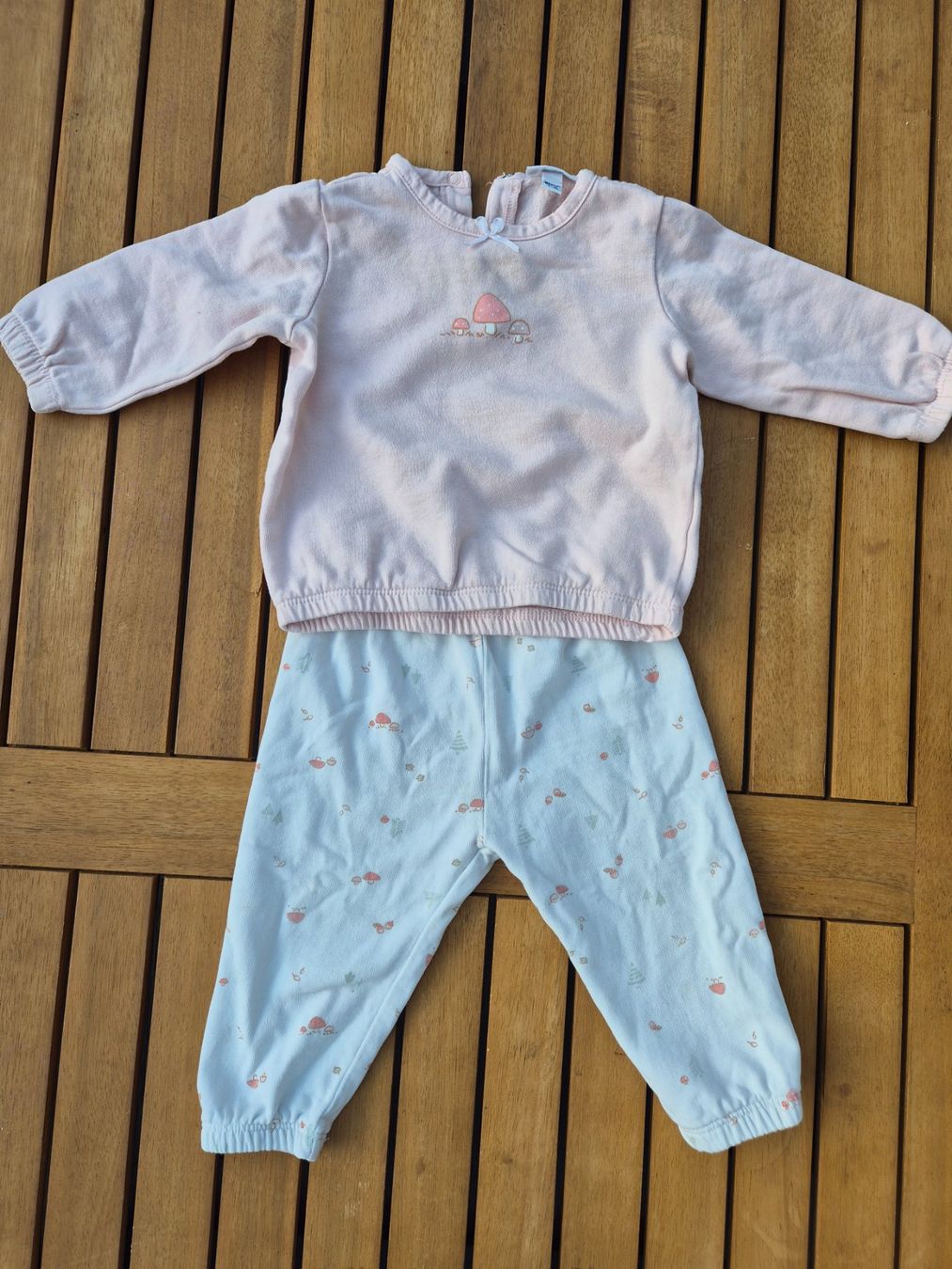 Lotti & Set di vestiti: Trainer, Gr. 74 – Usato da Goldau venduto da simona.dettling