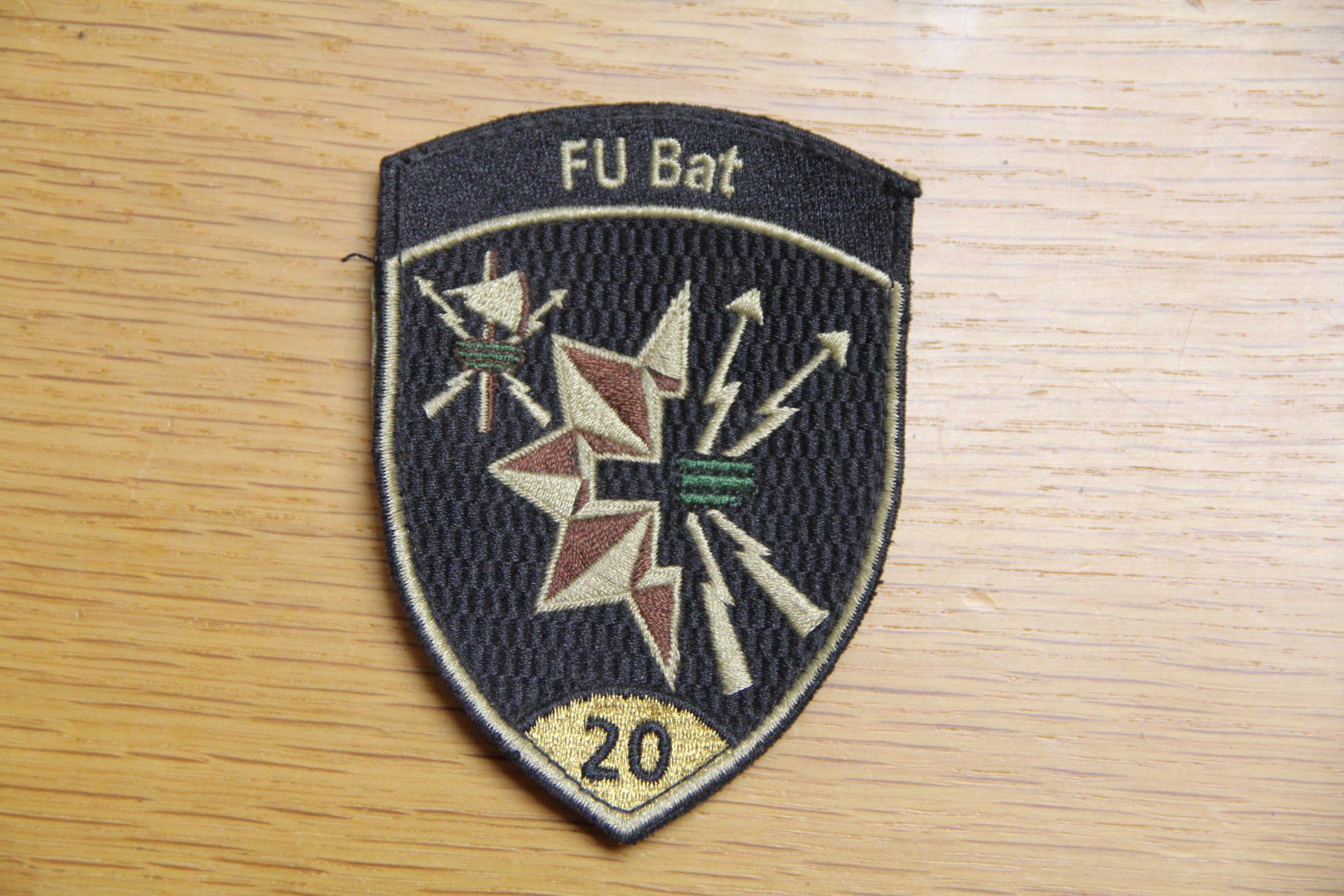 Schweizer Armee Plaketten & Abzeichen: FU Bat 20, Bat Stab Gold, Badge – Gebraucht aus Belp von Tomsek