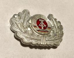Silberner Mützenkranz, von Feuerwehrmütze, DDR, antik
