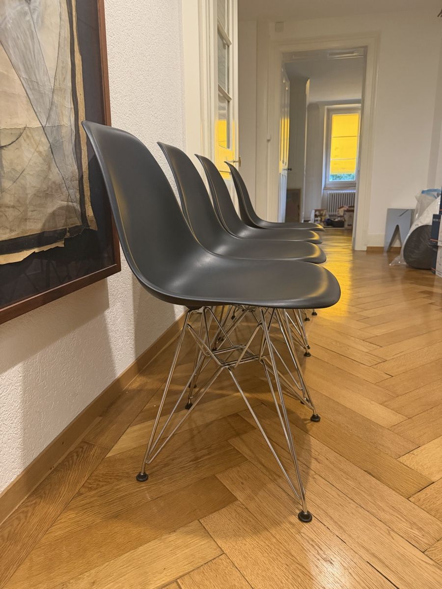 Vitra Sedie: Vitra Eames Chair DSR Dark Grey Set 4 Stk – Usato da Zürich venduto da mstu08 1