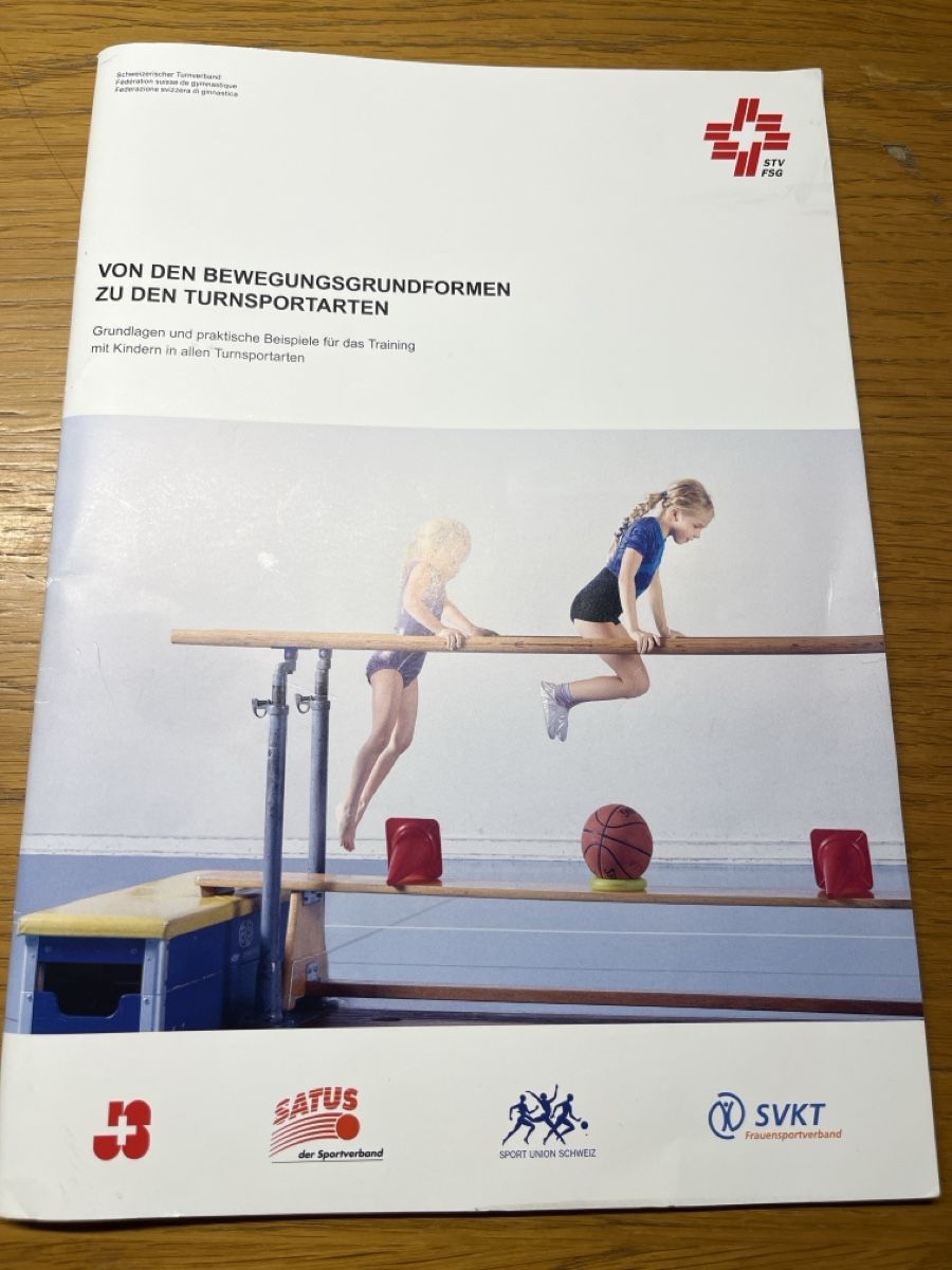 Riviste & Magazine: Lehrmittel Bewegungsgrundformen – Usato da Andelfingen venduto da estark